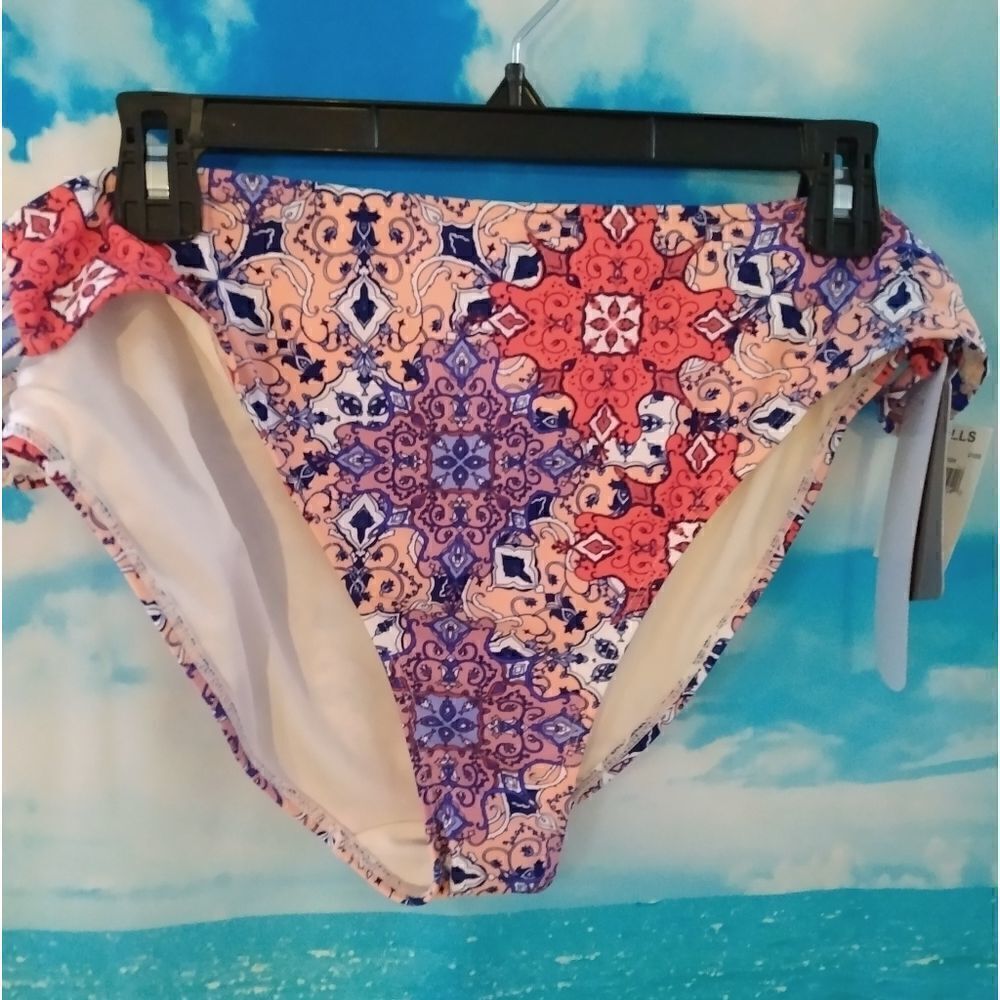 NWT: Daisy Fuentes, strappy bikini 👙 bottoms.